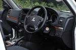 Mitsubishi Shogun Black 2012 года (UK)